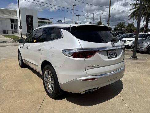 Used 2023 Buick Enclave Essence w/ Experience Buick Package FWD image 7