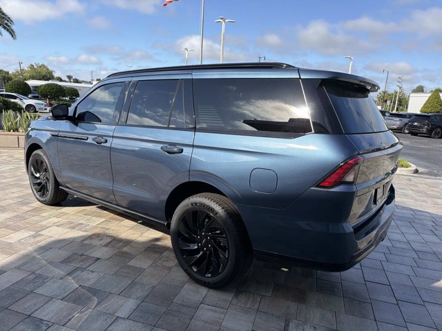 New 2027 Lincoln Navigator Reserve w/ Jet Appearance Package AWD/4WD image 4