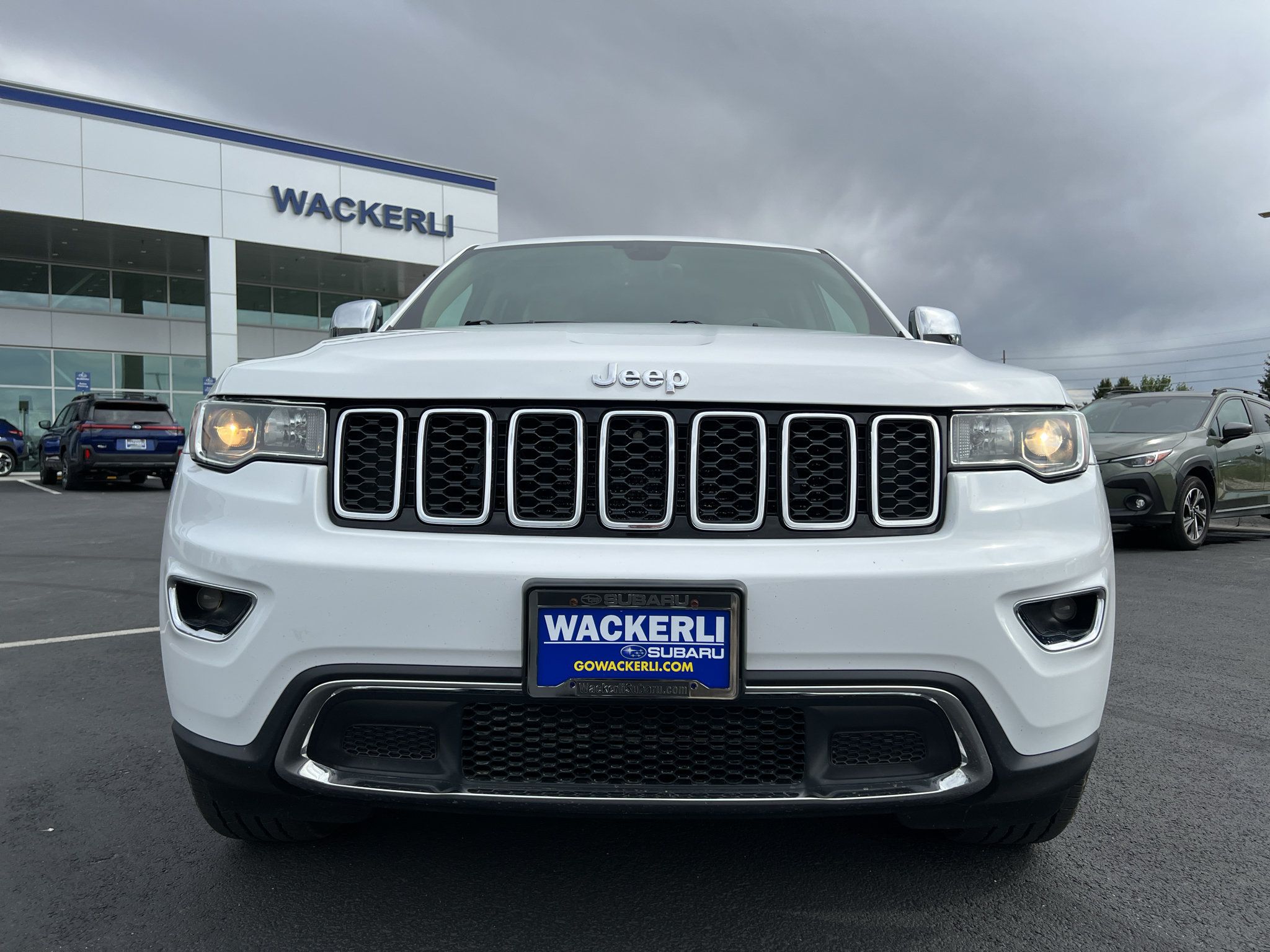Used 2017 Jeep Grand Cherokee Limited AWD/4WD image 8