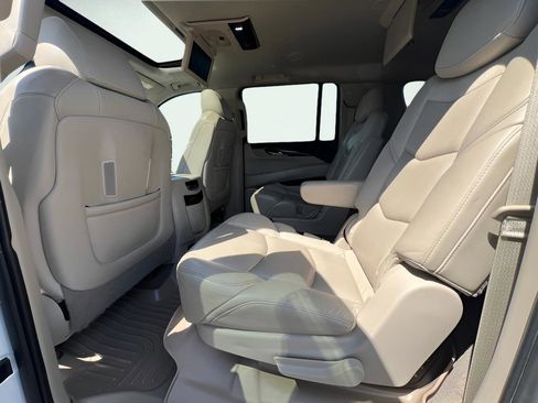 Used 2020 Cadillac Escalade ESV Premium Luxury AWD/4WD image 18