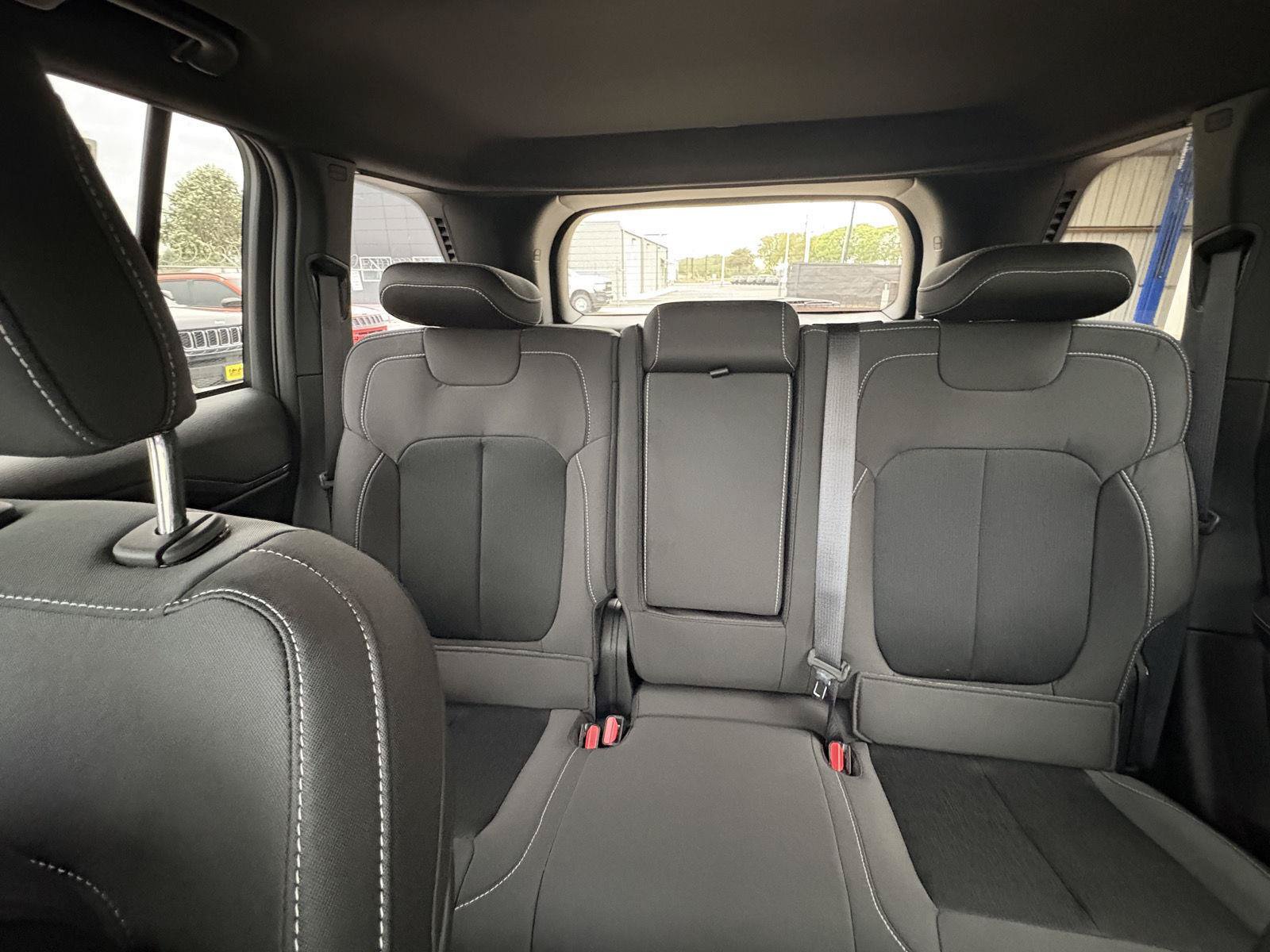 New 2027 Jeep Grand Cherokee Laredo X RWD image 19