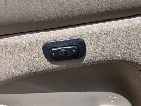 Used 2018 Jeep Grand Cherokee Overland RWD image 11