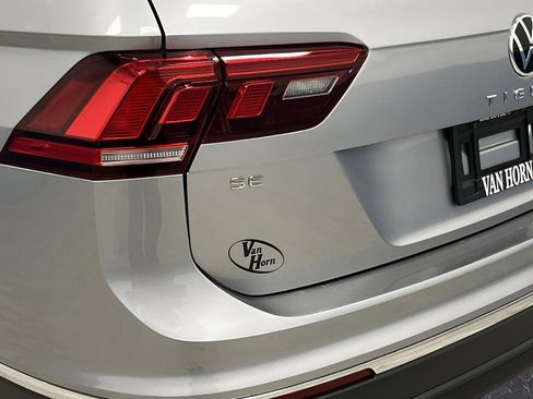 Used 2024 Volkswagen Tiguan SE image 32