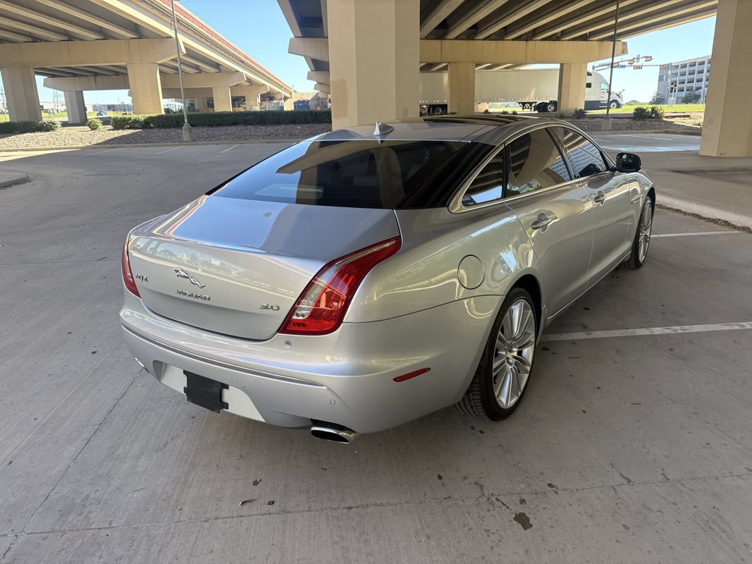 Used 2014 Jaguar XJ L Portfolio RWD image 8