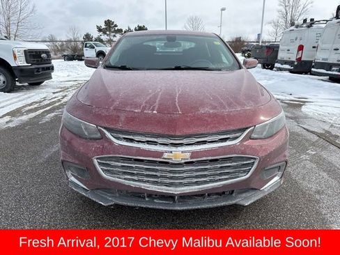 Used 2017 Chevrolet Malibu LT image 2