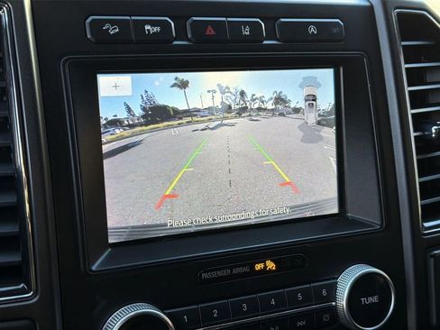 Used 2021 Ford Expedition Limited image 13