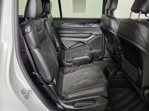 Used 2023 Jeep Grand Cherokee L Laredo image 34