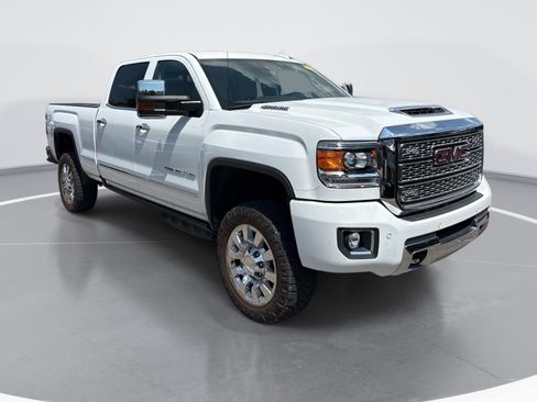 Used 2019 GMC Sierra 2500 Denali w/ Duramax Plus Package AWD/4WD image 2