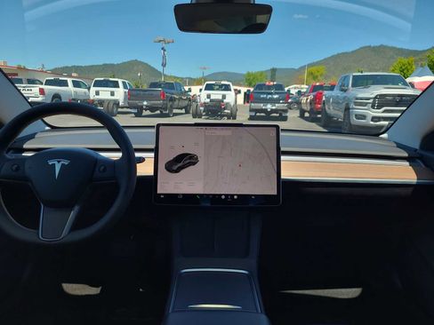 Used 2021 Tesla Model 3 Standard Range Plus RWD image 18