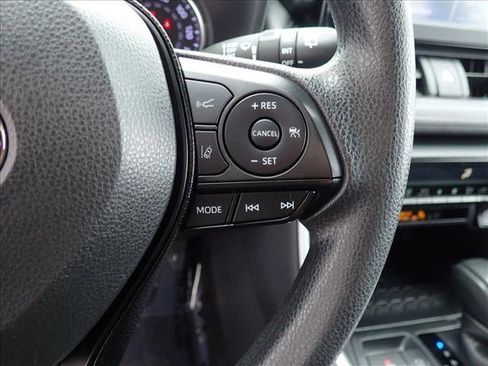 Used 2021 Toyota RAV4 XLE w/ Convenience Package FWD image 16