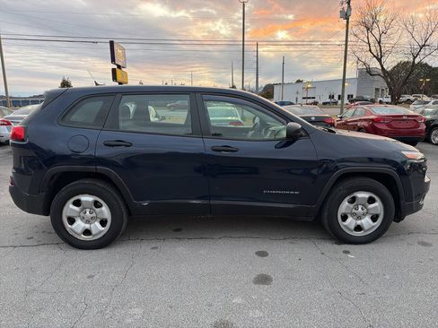 Used 2014 Jeep Cherokee Sport w/ Cold Weather Group AWD/4WD image 5