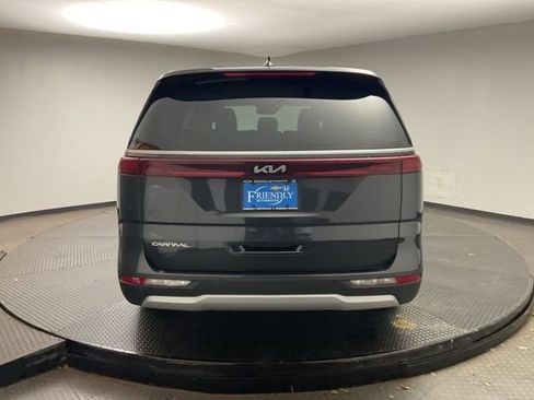 Used 2023 Kia Carnival LX image 7
