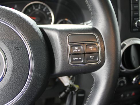 Used 2012 Jeep Wrangler Rubicon w/ PWR Convenience Group image 10