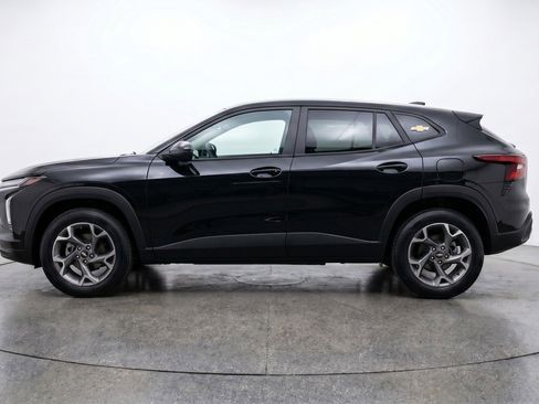 Used 2025 Chevrolet Trax LT w/ LT Convenience Package FWD image 5