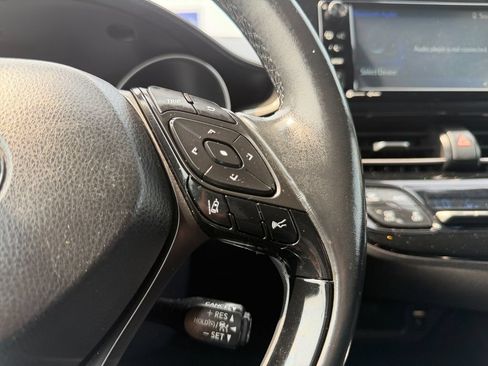 Used 2018 Toyota C-HR XLE FWD image 18