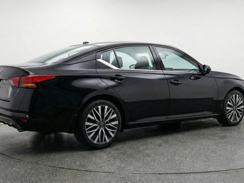 Used 2025 Nissan Altima 2.5 SV FWD image 9