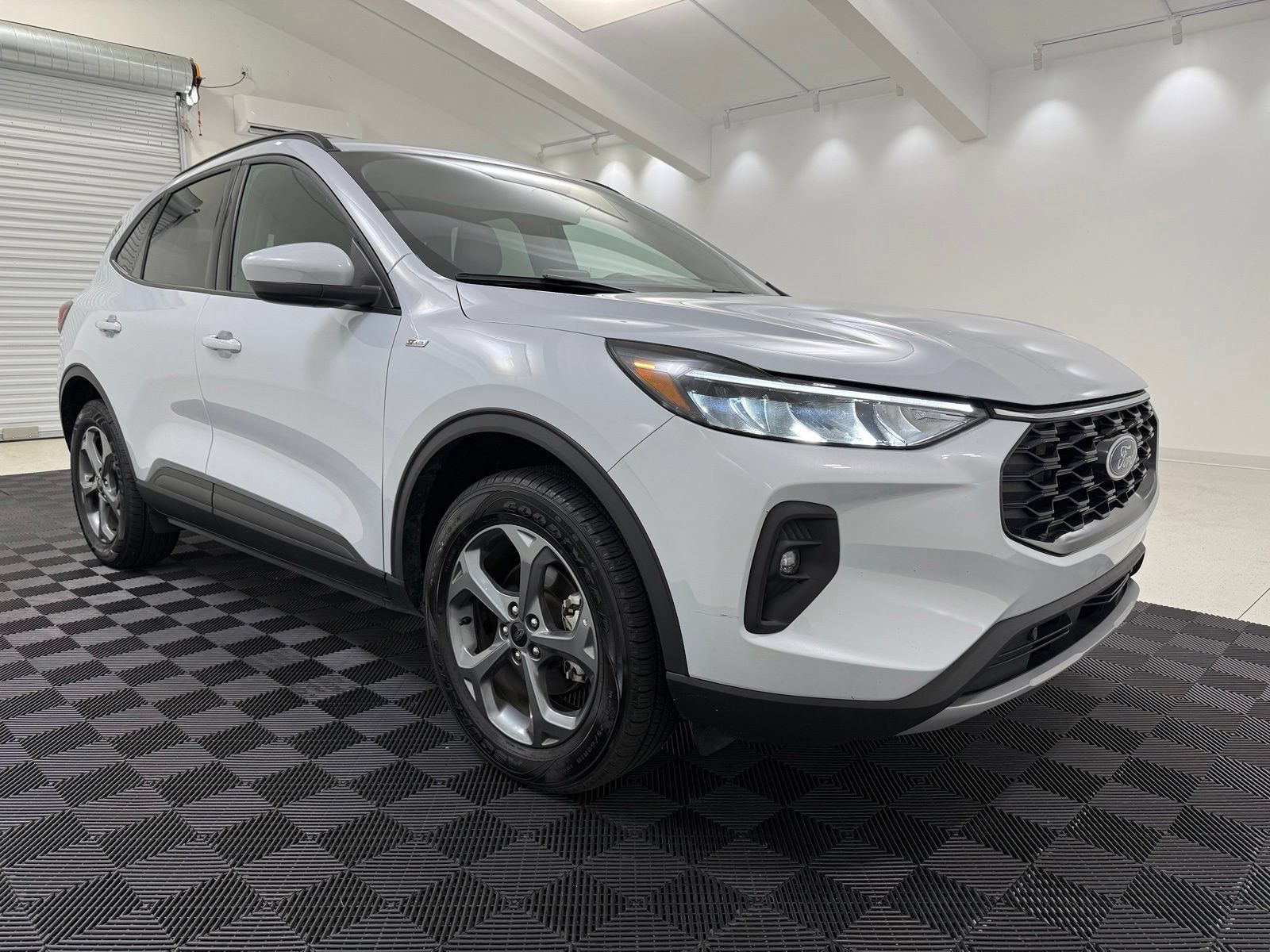 Used 2025 Ford Escape ST-Line Select AWD/4WD image 1