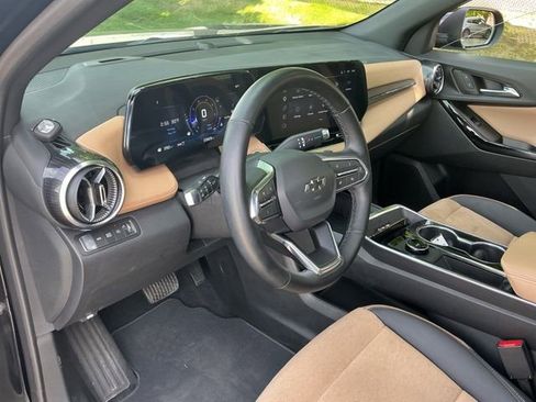 Used 2025 Chevrolet Equinox ACTIV w/ Safety and Technology Package AWD/4WD image 16