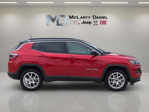 Used 2025 Jeep Compass Limited AWD/4WD image 6