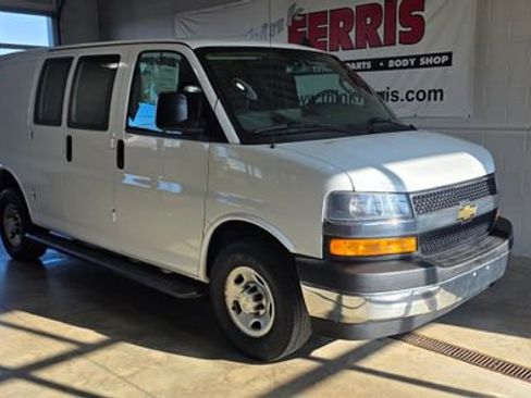 Used 2021 Chevrolet Express 2500 w/ Driver Convenience Package image 9