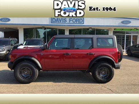 New 2025 Ford Bronco 4-Door w/ Sasquatch Package image 1