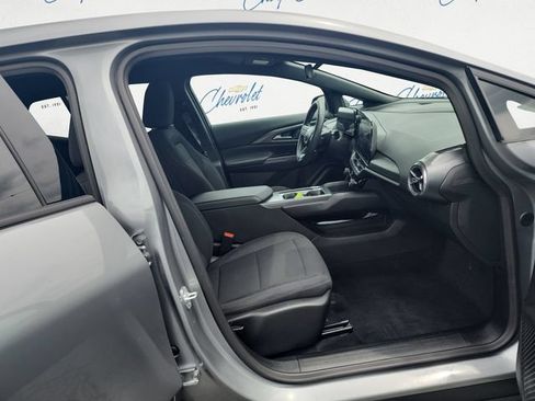 Used 2026 Chevrolet Equinox EV LT FWD image 25