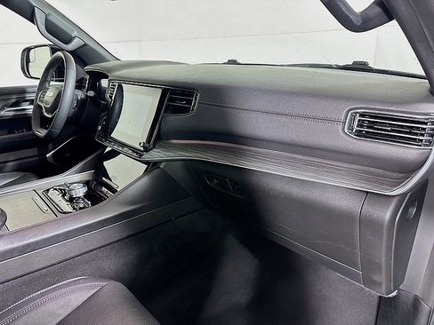 Used 2023 Jeep Wagoneer L Series III w/ Preferred Equipment Group image 31