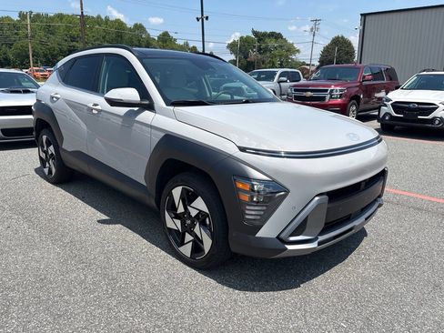 Used 2024 Hyundai Kona Limited AWD/4WD image 11