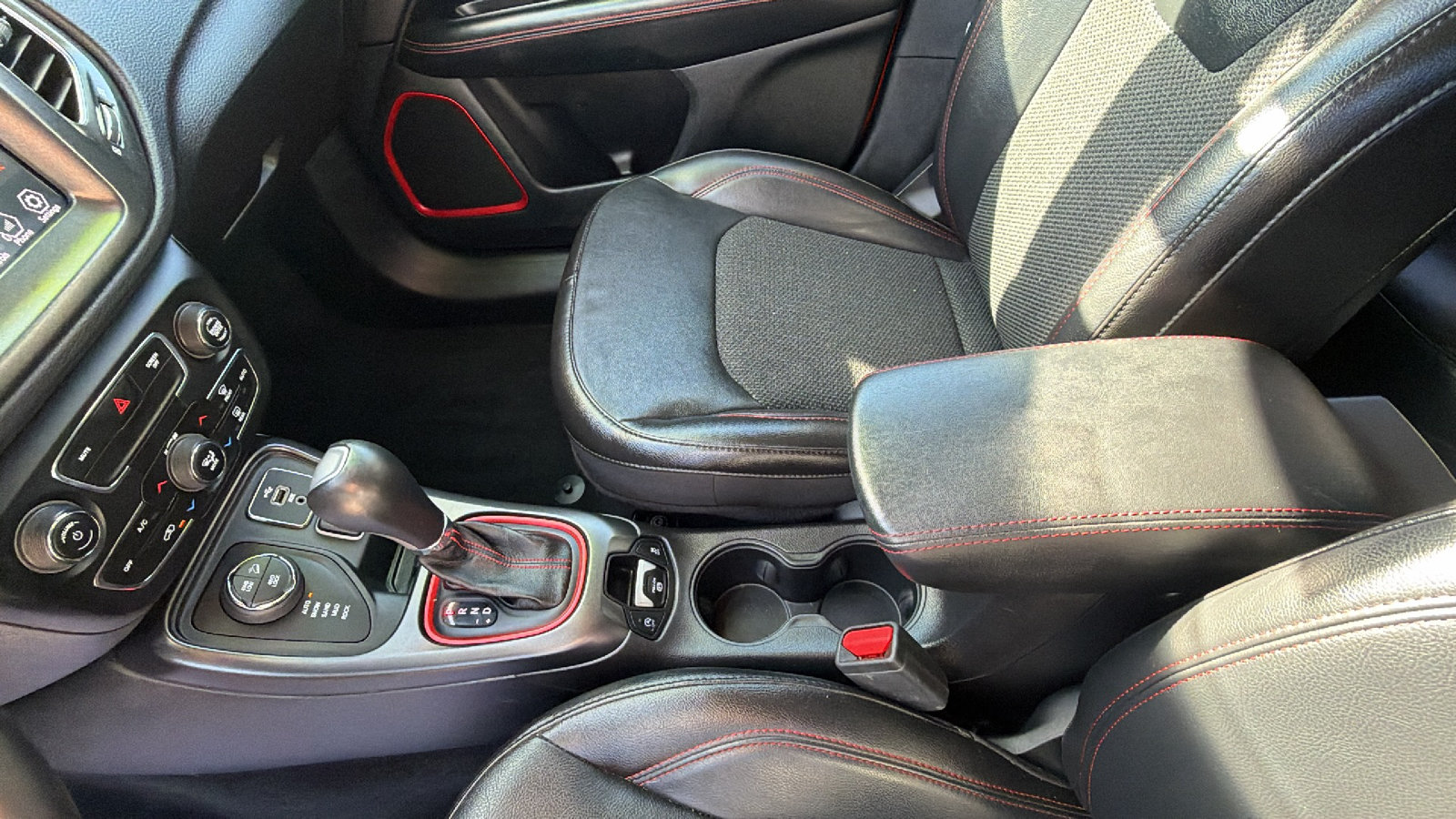 Used 2018 Jeep Compass Trailhawk w/ Cold Weather Group AWD/4WD image 12