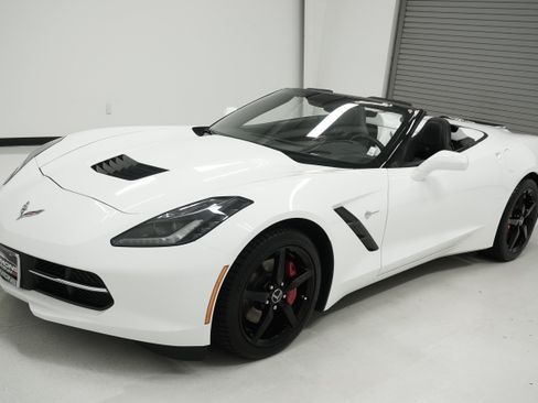 Used 2015 Chevrolet Corvette Stingray Convertible w/ 2LT Preferred Equipment Group RWD image 8