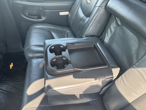 Used 2002 Chevrolet Avalanche 4x4 w/ Off-Road Suspension Pkg image 10