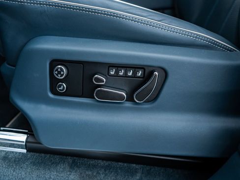 Certified 2023 Bentley Bentayga Extended Wheelbase AWD/4WD image 26