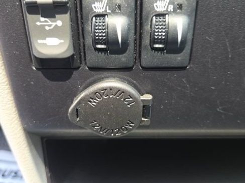 Used 2017 Toyota Sienna XLE w/ XLE Navigation Package FWD image 15