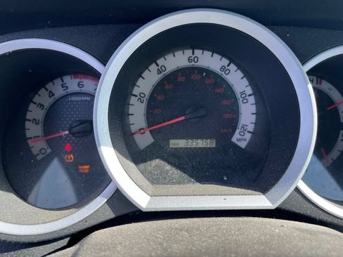 Used 2014 Toyota Tacoma 2WD Regular Cab image 10