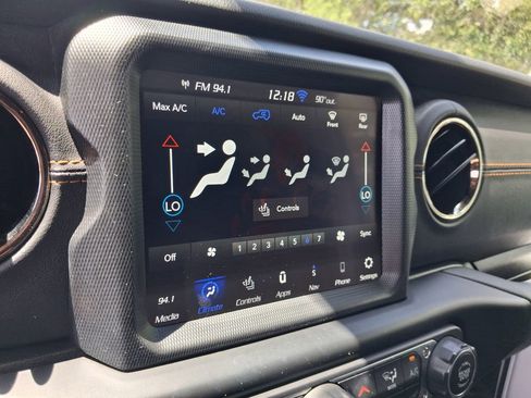 Used 2021 Jeep Wrangler Unlimited Sahara AWD/4WD image 16