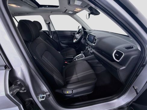 Used 2025 Hyundai Venue SEL FWD image 32