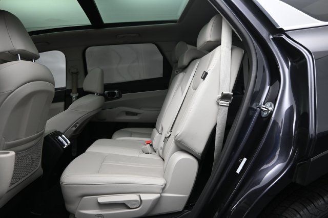 Used 2025 Kia Sorento S w/ Panoramic Sunroof Package FWD image 12