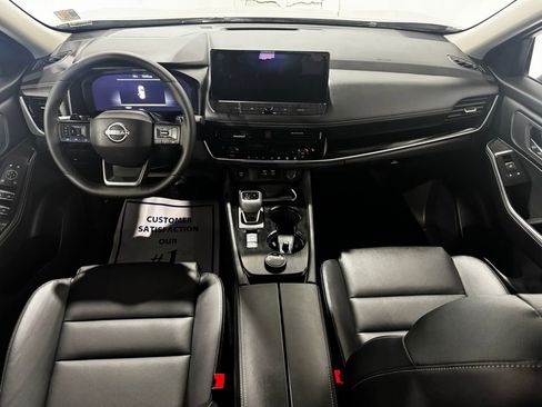 Used 2025 Nissan Rogue SL AWD/4WD image 28