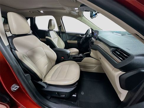 Used 2020 Ford Escape Titanium image 32