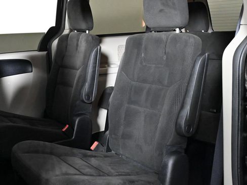 Used 2016 Dodge Grand Caravan SXT image 16
