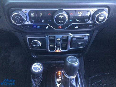 Used 2022 Jeep Wrangler Unlimited Sahara w/ Cold Weather Group image 26