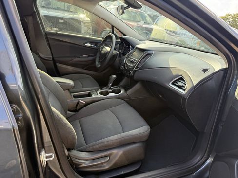 Used 2018 Chevrolet Cruze LT w/ Convenience Package FWD image 10