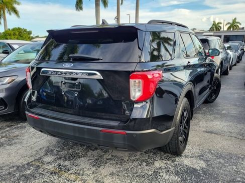 Used 2021 Ford Explorer XLT RWD image 3