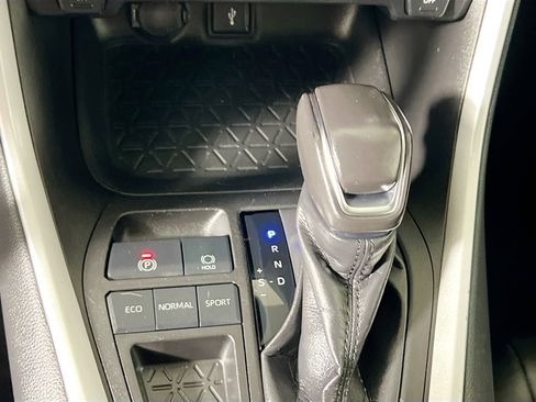 Used 2021 Toyota RAV4 XLE Premium image 23