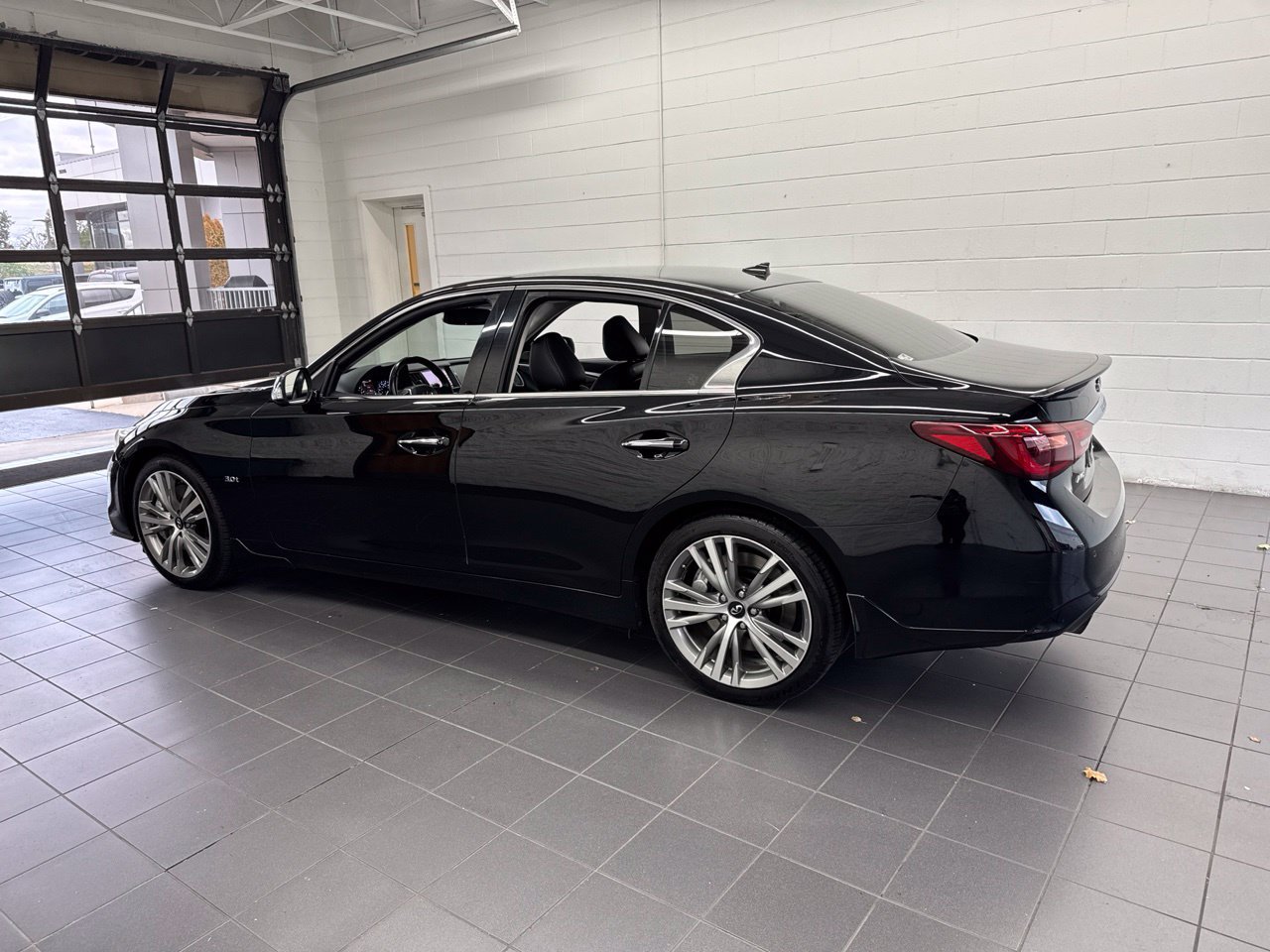 Used 2018 INFINITI Q50 Sport w/ Sensory Package (Sport) AWD/4WD image 5