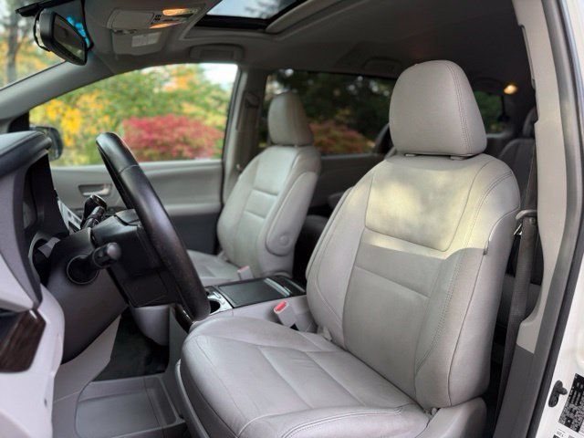 Used 2015 Toyota Sienna XLE w/ XLE Navigation Package FWD image 10