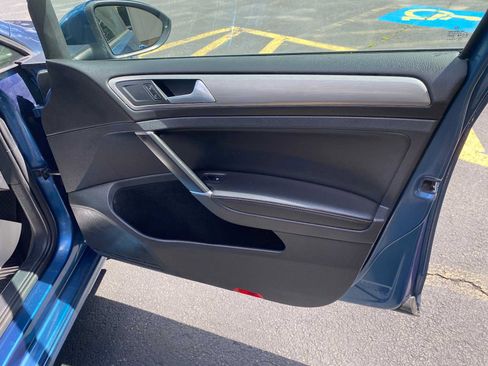 Used 2017 Volkswagen Golf SE FWD image 28