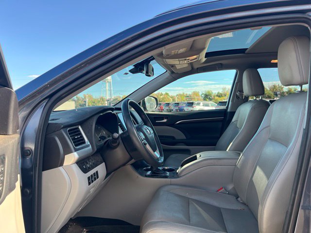 Used 2015 Toyota Highlander Limited Platinum AWD/4WD image 28