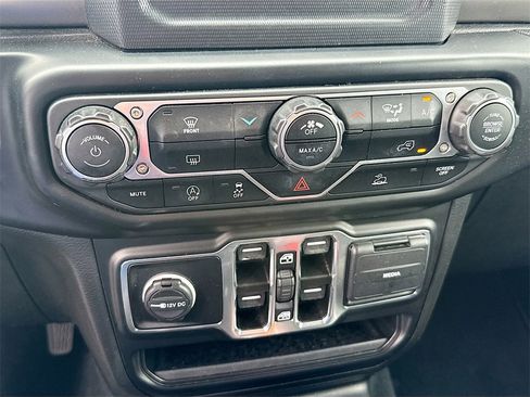 Used 2022 Jeep Wrangler Unlimited Sport image 17