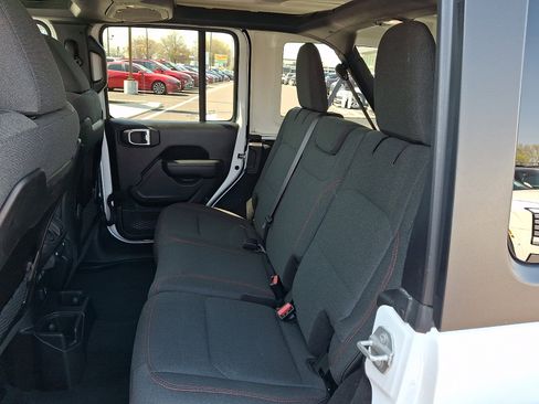 Used 2025 Jeep Wrangler Unlimited Rubicon image 10